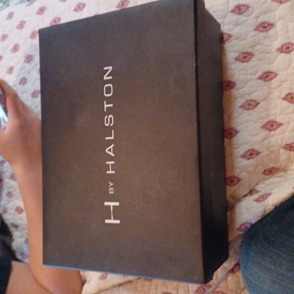 Heels - Picture 5 of 5